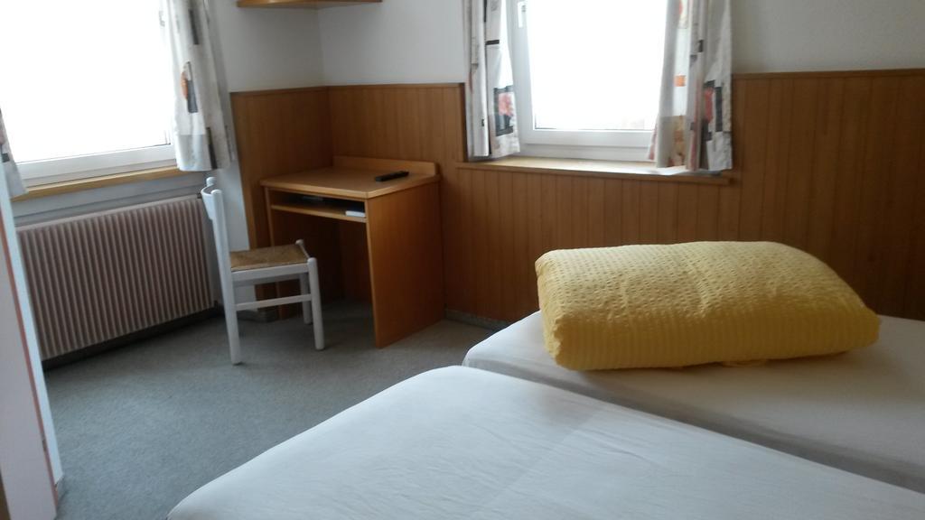 Hotel Raetia Tiefencastel Екстериор снимка