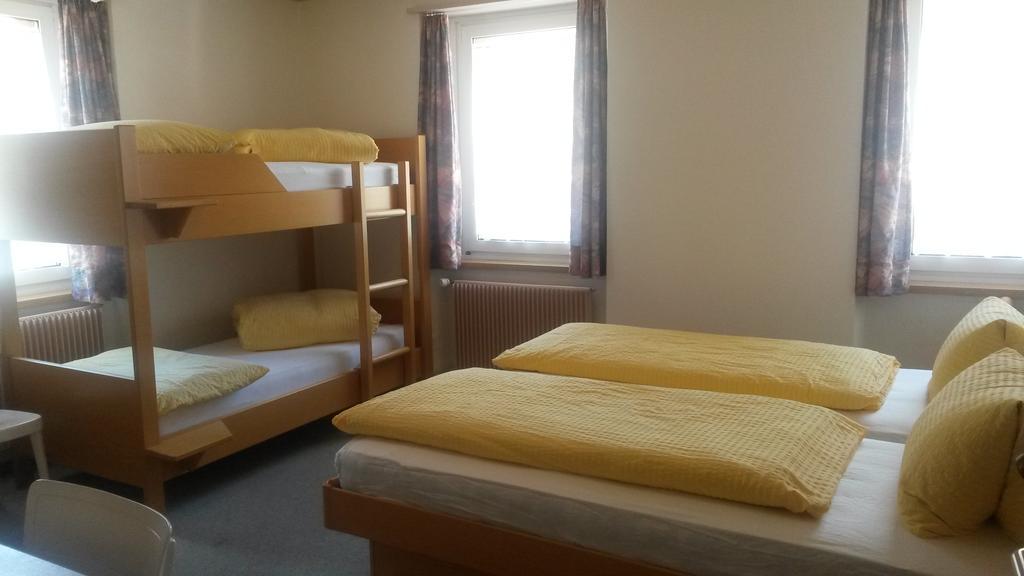 Hotel Raetia Tiefencastel Екстериор снимка