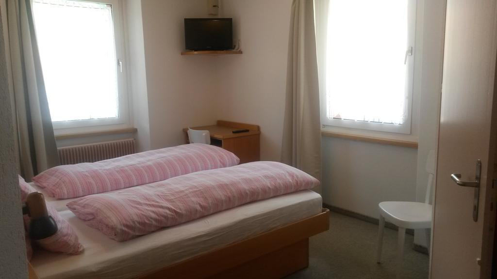 Hotel Raetia Tiefencastel Екстериор снимка