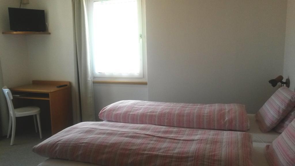Hotel Raetia Tiefencastel Екстериор снимка