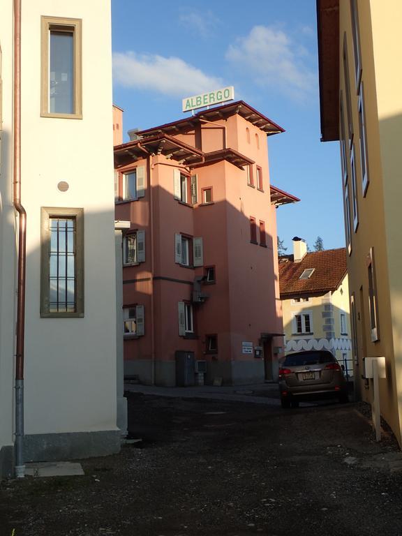 Hotel Raetia Tiefencastel Екстериор снимка