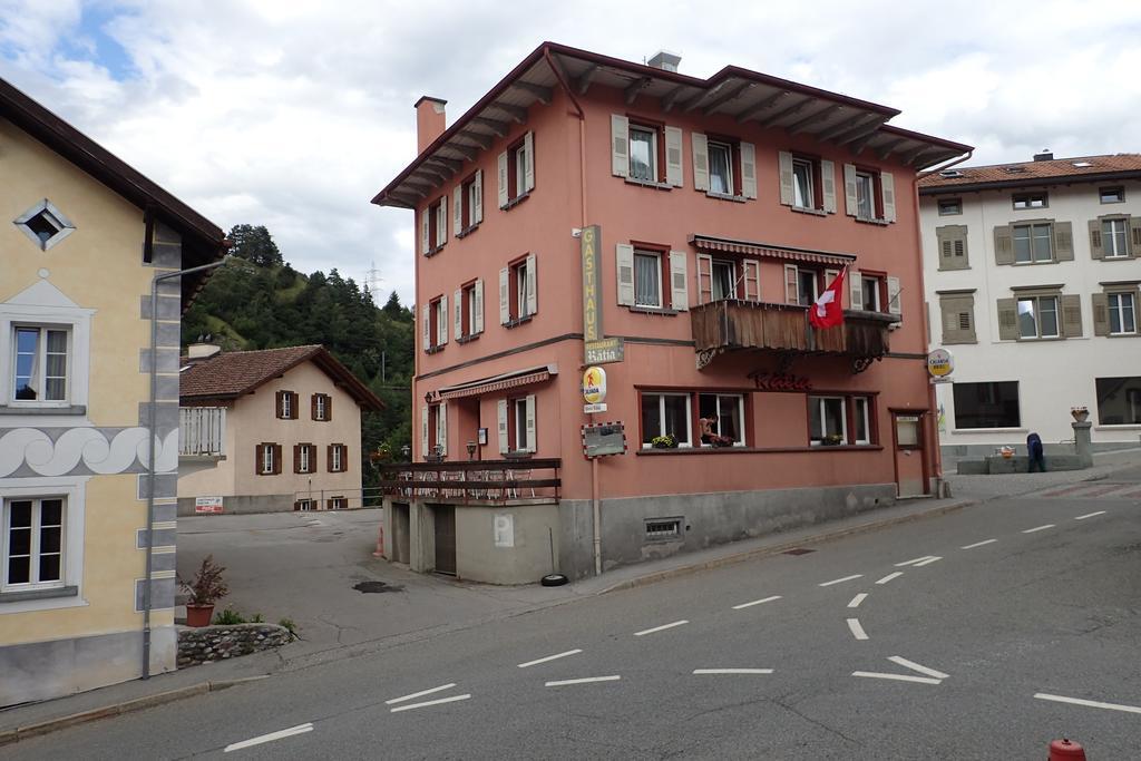 Hotel Raetia Tiefencastel Екстериор снимка