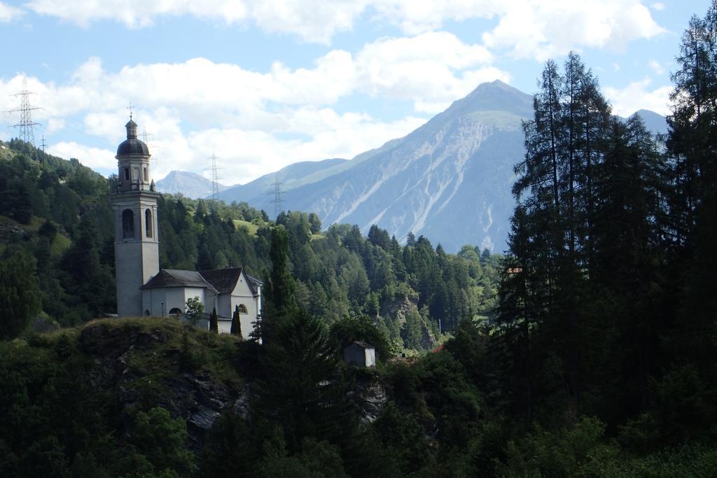 Hotel Raetia Tiefencastel Екстериор снимка