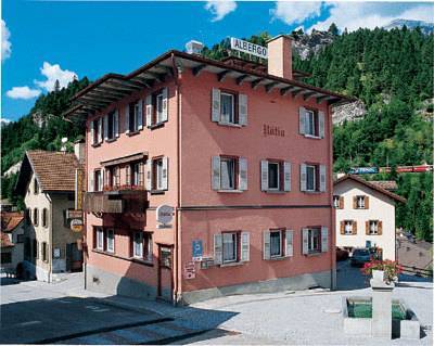 Hotel Raetia Tiefencastel Екстериор снимка
